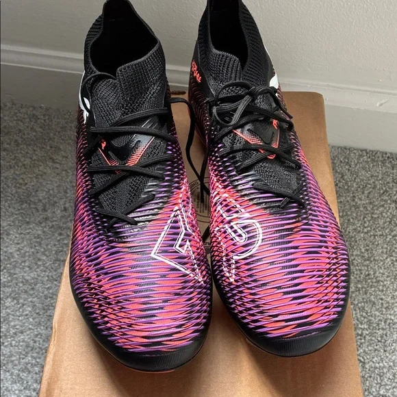 Womens 11.5 / Mens 9.5 Puma Black Soccer Cleats with Pink and Purple Woven Upper - Picture 3 of 7